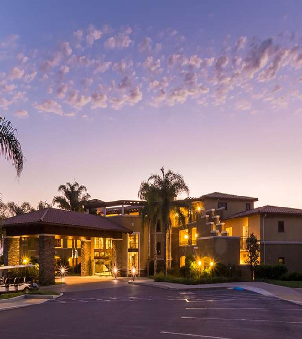 ELEGANT CONDOMINIUMS BESIDE THE PACIFIC OCEAN IN CARLSBAD, CALIFORNIA